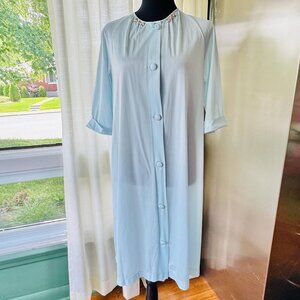 Vintage 1960s peignoir, pastel blue robe, front buttons, raglan sleeves